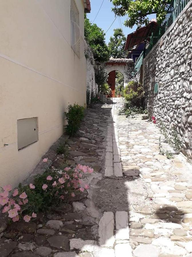 Guesthouse Hlias Gloria Μπεράτ Εξωτερικό φωτογραφία