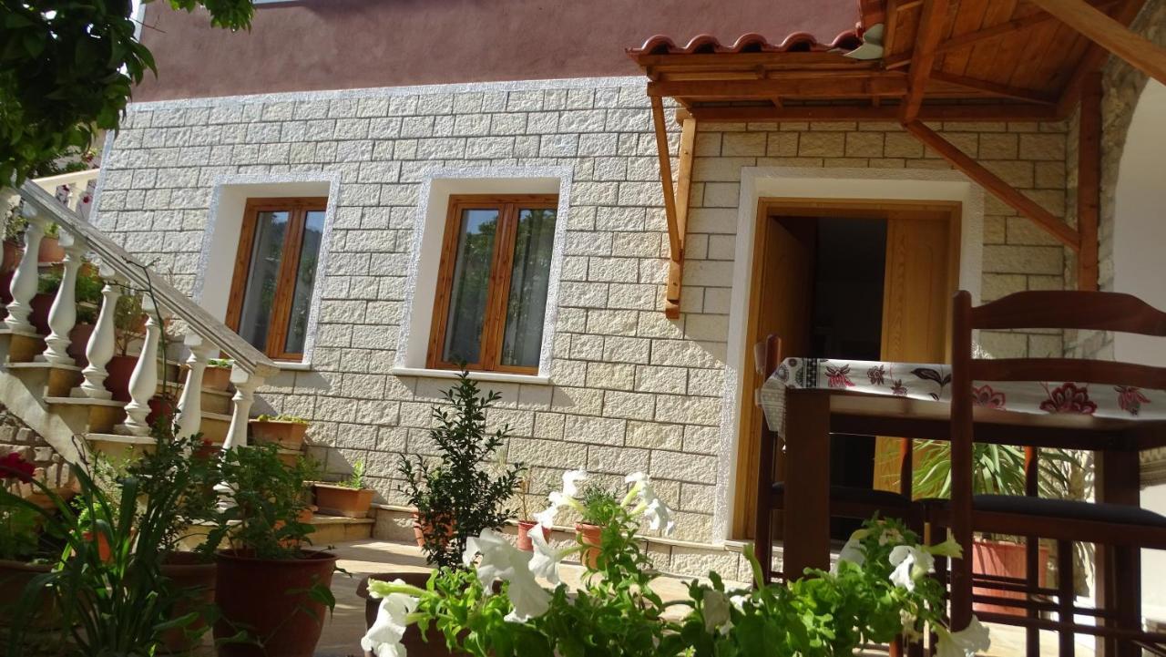 Guesthouse Hlias Gloria Μπεράτ Εξωτερικό φωτογραφία