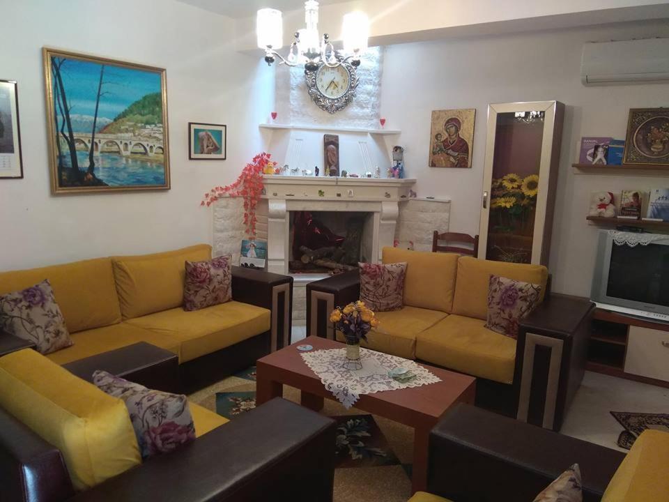 Guesthouse Hlias Gloria Μπεράτ Εξωτερικό φωτογραφία