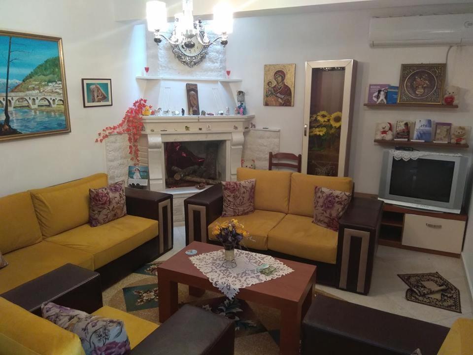 Guesthouse Hlias Gloria Μπεράτ Εξωτερικό φωτογραφία