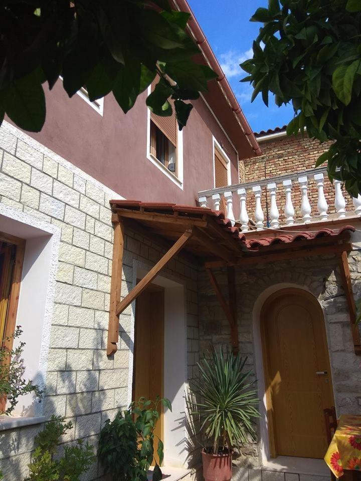 Guesthouse Hlias Gloria Μπεράτ Εξωτερικό φωτογραφία